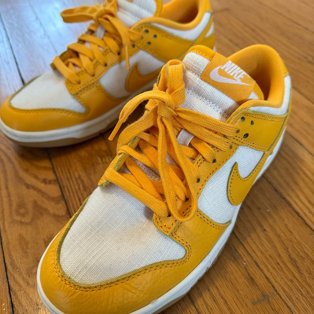 NIKE • SNEAKERS
Men • Size US 6.5 • Like new